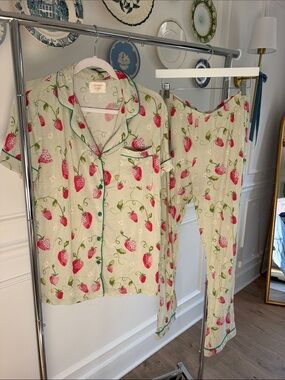 In My Sundays Strawberry Fields Women's Pajama Set Cropped Pant & Short Sleeve